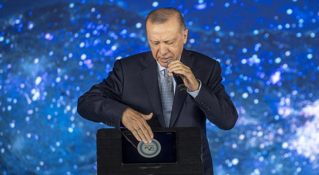 Cumhurbaşkanı Erdoğan butona bastı! Türksat 5B uydusu hizmete açıldı Cumhurbaşkanı Erdoğan butona bastı! Türksat 5B uydusu hizmete açıldı