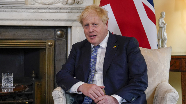 İngiltere Başbakanı Johnson koltuğunu korumayı başardı İngiltere Başbakanı Johnson koltuğunu korumayı başardı