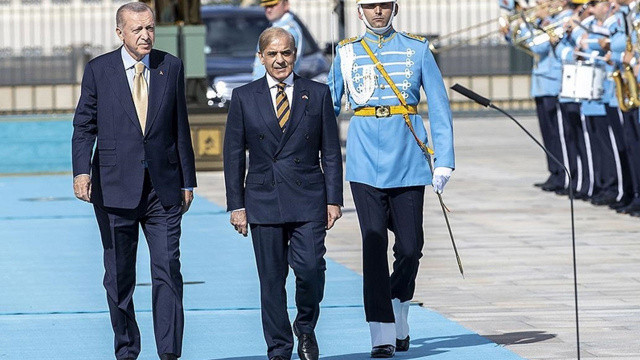 Pakistan Başbakanı Şahbaz Şerif Başkent&#039;te