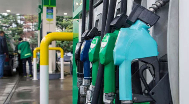 Peş peşe gelen zammın ardından araç sahiplerine müjdeli haber! Benzine indirim geliyor: Bu gece yarısı pompaya yansıyacak Peş peşe gelen zammın ardından araç sahiplerine müjdeli haber! Benzine indirim geliyor: Bu gece yarısı pompaya yansıyacak