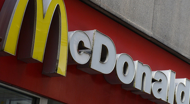 Rusya'da McDonald’s restoranları yeni ismiyle tekrar açıldı Rusya'da McDonald’s restoranları yeni ismiyle tekrar açıldı