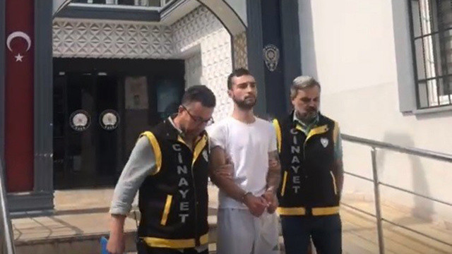 Samsun'a gitmesine izin vermeyen annesini öldürmüştü, tutuklandı Samsun'a gitmesine izin vermeyen annesini öldürmüştü, tutuklandı