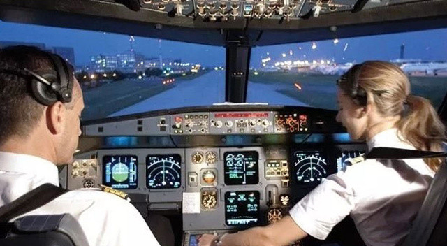 Seyir halindeki uçakta akılalmaz olay! Kaptan pilotun işine son verildi
