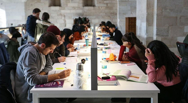 YÖK Başkanı Özvar’dan ‘öğrenci affı’ açıklaması: Gündemimizde YÖK Başkanı Özvar’dan ‘öğrenci affı’ açıklaması: Gündemimizde