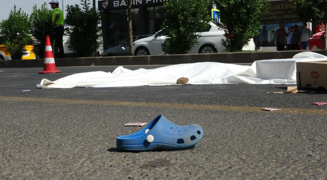 7 yaşındaki çocuğun korkunç ölümü: Önce taksi çaptı, sonra otobüs ezdi 7 yaşındaki çocuğun korkunç ölümü: Önce taksi çaptı, sonra otobüs ezdi