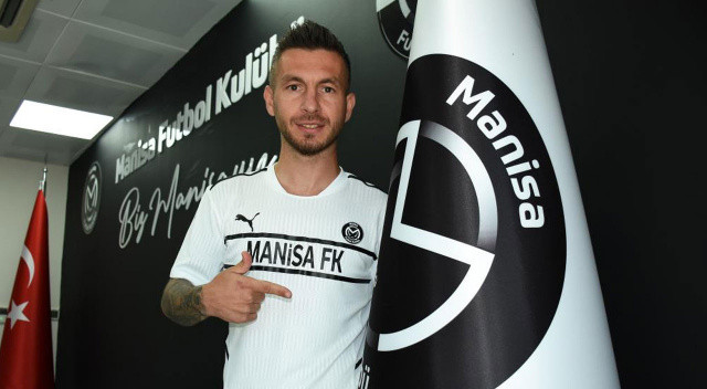 Adem Büyük Manisa FK formasıyla futbolculuğa geri döndü! Adem Büyük Manisa FK formasıyla futbolculuğa geri döndü!