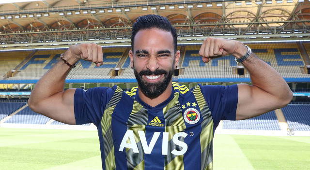 Adil Rami: "Türkiye'de hocanın seni oynatması için primini onunla paylaşman gerekir" Adil Rami: "Türkiye'de hocanın seni oynatması için primini onunla paylaşman gerekir"