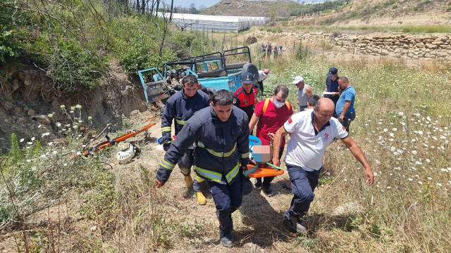 Antalya'da safari turuna çıkan turistler kaza yaptı, ölü ve yaralılar var Antalya'da safari turuna çıkan turistler kaza yaptı, ölü ve yaralılar var