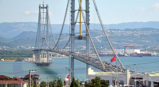 Bakan Karaismailoğlu açıkladı: Osmangazi Köprüsü'nde araç geçiş rekoru Bakan Karaismailoğlu açıkladı: Osmangazi Köprüsü'nde araç geçiş rekoru