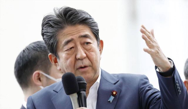 Eski Japonya Başbakanı Abe'ye suikast girşimi! Hastaneye kaldırıldı Eski Japonya Başbakanı Abe'ye suikast girşimi! Hastaneye kaldırıldı