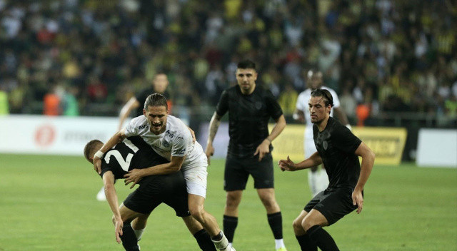 Fenerbahçe Hull City'i 2-0 mağlup etti Fenerbahçe Hull City'i 2-0 mağlup etti