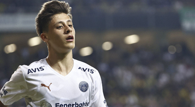Fenerbahçe'nin yeni 10 numarası Arda Güler oluyor... Mesut Özil'in forması 17'lik yıldıza! Fenerbahçe'nin yeni 10 numarası Arda Güler oluyor... Mesut Özil'in forması 17'lik yıldıza!