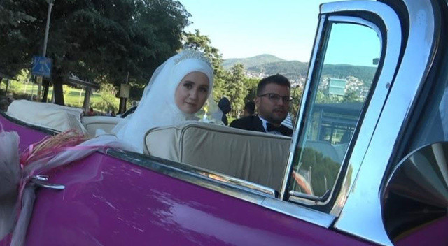 Görenler hayranlıklarını gizleyemedi: Düğün konvoyunda renkli görüntüler Görenler hayranlıklarını gizleyemedi: Düğün konvoyunda renkli görüntüler