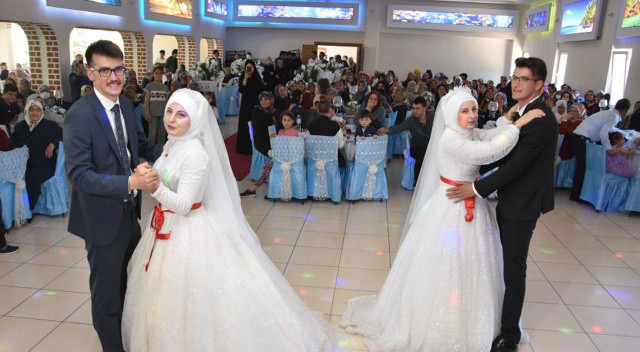 Hayaliydi gerçek oldu: İkiz oğulları, ikiz kadınlarla evlendi