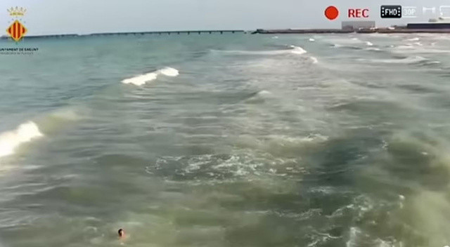 İspanya’da cankurtaranlar drone ile hayat kurtardı İspanya’da cankurtaranlar drone ile hayat kurtardı
