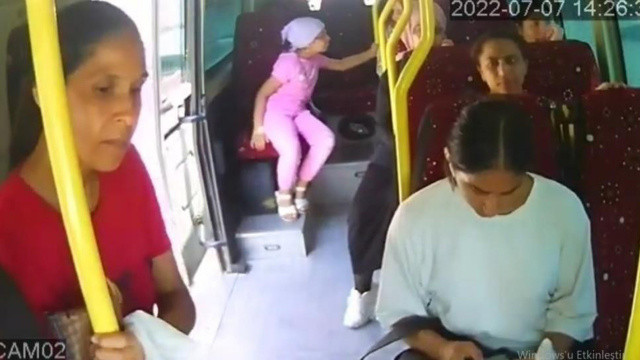 Minibüsten düşen kadın canından olmuştu, şoför tutuklandı Minibüsten düşen kadın canından olmuştu, şoför tutuklandı