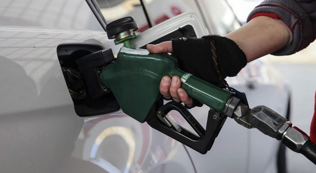 Motorinin ardından sıra benzinde! İndirimler peş peşe... (26 Temmuz 2022 güncel akaryakıt fiyatları) Motorinin ardından sıra benzinde! İndirimler peş peşe... (26 Temmuz 2022 güncel akaryakıt fiyatları)