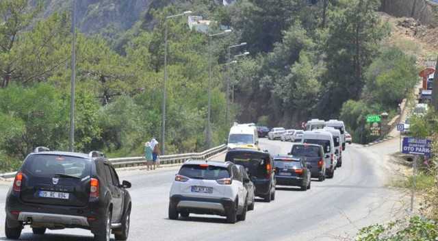 Ölüdeniz’de bayram yoğunluğu: Trafik tıkandı, plajlar doldu taştı Ölüdeniz’de bayram yoğunluğu: Trafik tıkandı, plajlar doldu taştı