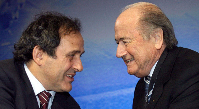 Sepp Blatter ile Michel Platini aklandı! FIFA&#039;da yolsuzluk iddiaları...