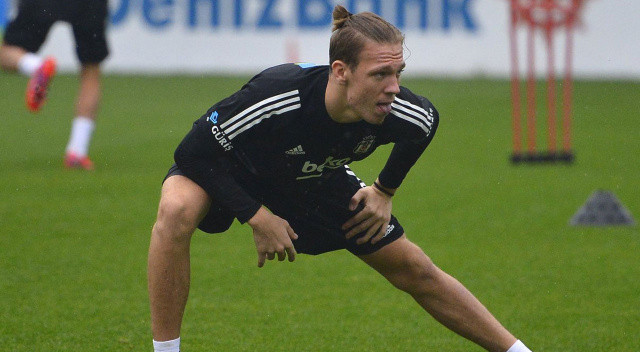 Serdar Saatçı Beşiktaş'a veda hazırlığında... Genç futbolcunun özür dilemeye niyeti yok! Serdar Saatçı Beşiktaş'a veda hazırlığında... Genç futbolcunun özür dilemeye niyeti yok!
