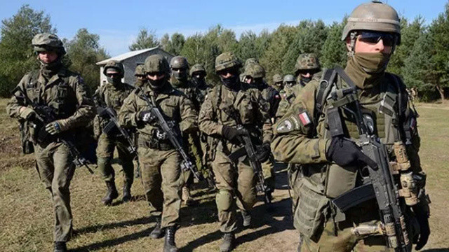 Ukrayna'dan sonra hedefte olduğu düşünülüyordu: Polonya'dan Rusya'ya 'güç' gösterisi Ukrayna'dan sonra hedefte olduğu düşünülüyordu: Polonya'dan Rusya'ya 'güç' gösterisi