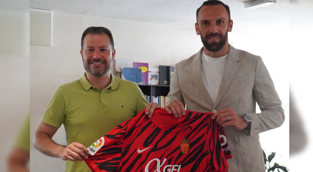 Vedat Muriqi Mallorca'ya 5 yıllık imza attı! Kosovalı santrforun bonservis bedeli 9.3 milyon euro Vedat Muriqi Mallorca'ya 5 yıllık imza attı! Kosovalı santrforun bonservis bedeli 9.3 milyon euro