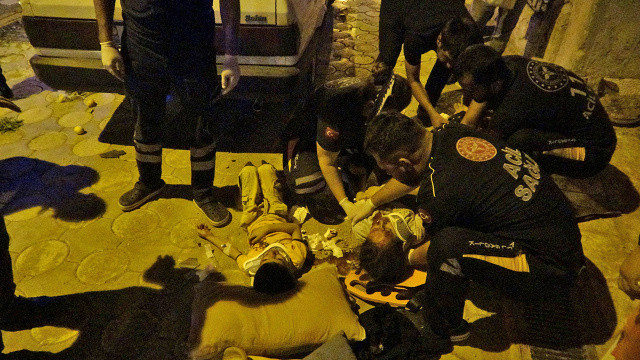 Alkollü sürücü dehşeti! Kaldırıma çıktı, yayaları ezdi Alkollü sürücü dehşeti! Kaldırıma çıktı, yayaları ezdi