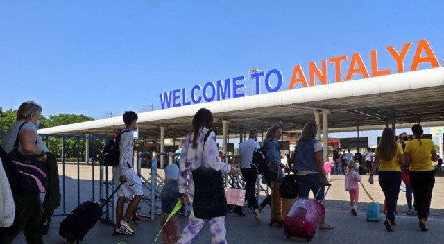 Antalya 3 ayda rekor kırdı! Turist sayısı 4’e katlandı