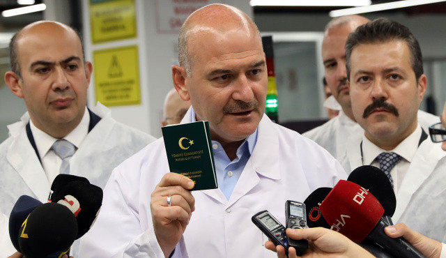 Bakan Soylu yerli ve milli pasaportun üretimini başlattı Bakan Soylu yerli ve milli pasaportun üretimini başlattı