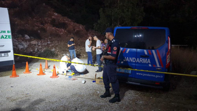Bodrum'da denize giden kızlar başından vurulmuş ceset buldu Bodrum'da denize giden kızlar başından vurulmuş ceset buldu