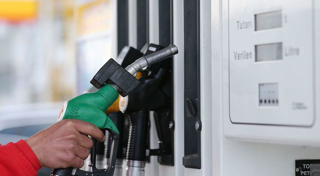 Brent petrol ve dolar yükselişe geçti: Araç sahipleri dikkat… Akaryakıta bir zam daha Brent petrol ve dolar yükselişe geçti: Araç sahipleri dikkat… Akaryakıta bir zam daha