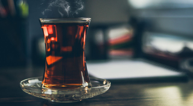 Çayı ve kahveyi çok sıcak içenlere kötü haber! Uzmanlar uyardı: Risk 3 kat fazla Çayı ve kahveyi çok sıcak içenlere kötü haber! Uzmanlar uyardı: Risk 3 kat fazla
