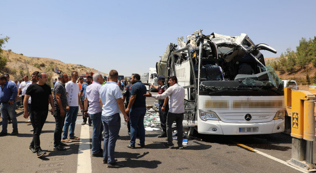 Gaziantep'te katliam gibi kaza! Faciayı getiren otobüsün sabıkalı olduğu ortaya çıktı Gaziantep'te katliam gibi kaza! Faciayı getiren otobüsün sabıkalı olduğu ortaya çıktı