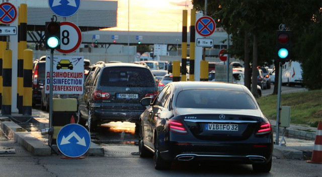 Gurbetçiler dönüş yolu hüznü: “Ülkemizdeki son nefesimiz” Gurbetçiler dönüş yolu hüznü: “Ülkemizdeki son nefesimiz”