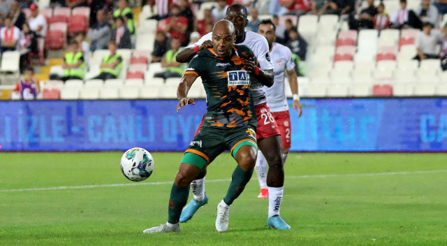 İdrissa Doumbia'nın golü Alanyaspor'u yenilgiden kurtardı! Sivasspor yine 1-1'e razı... İdrissa Doumbia'nın golü Alanyaspor'u yenilgiden kurtardı! Sivasspor yine 1-1'e razı...