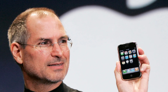 İlk iPhone rekor bir fiyata satıldı İlk iPhone rekor bir fiyata satıldı