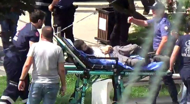 Kaymakamlıkta polislere satırlı, bıçaklı saldırı! 1 polis yaralı