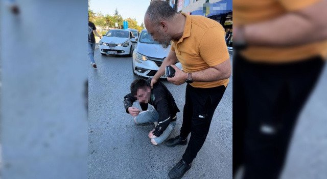 Kızına uyuşturucu madde satan şahsı karakola teslim etti Kızına uyuşturucu madde satan şahsı karakola teslim etti