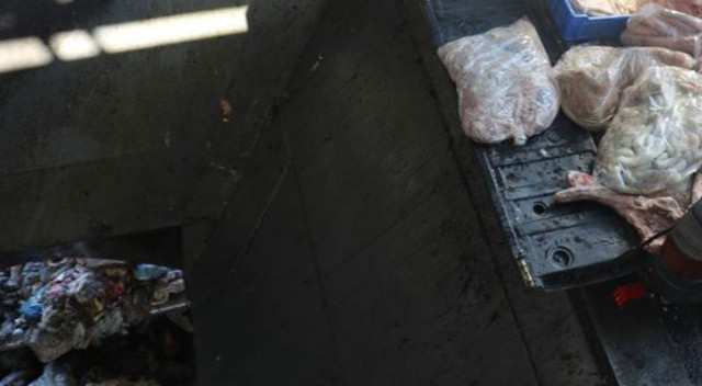Mahalleyi saran feci koku ekipleri harekete geçirdi! Kaynağı ise şoke etti Mahalleyi saran feci koku ekipleri harekete geçirdi! Kaynağı ise şoke etti