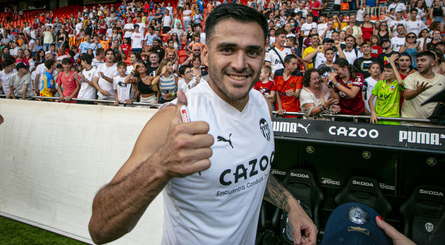 Maxi Gomez transferinde önemli gelişme! Fenerbahçe golcüsüne kavuşuyor... Maxi Gomez transferinde önemli gelişme! Fenerbahçe golcüsüne kavuşuyor...