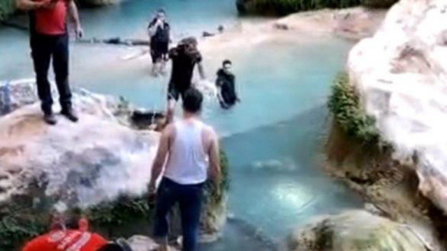 Mersin'de feci olay! 11 yaşındaki çocuk terliği yüzünden canından oldu Mersin'de feci olay! 11 yaşındaki çocuk terliği yüzünden canından oldu