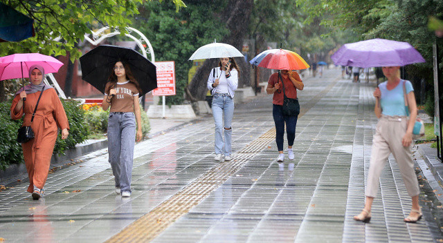 Meteoroloji'den 9 kente "sarı" uyarı: Sel, yıldırım, fırtına Meteoroloji'den 9 kente "sarı" uyarı: Sel, yıldırım, fırtına