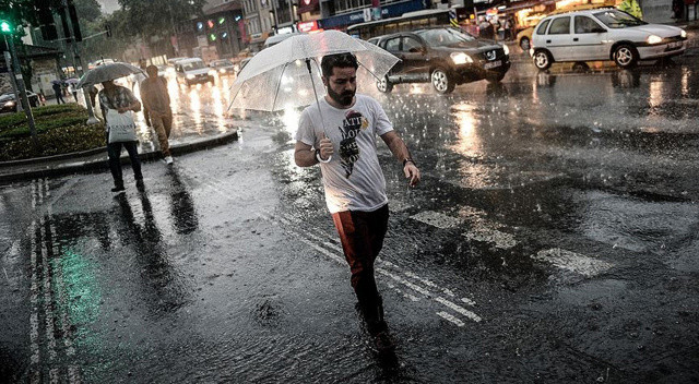 Meteoroloji saat verdi İstanbul&#039;a sağanak geliyor! Birçok kente kritik uyarı (14 Ağustos 2022 hava durumu)