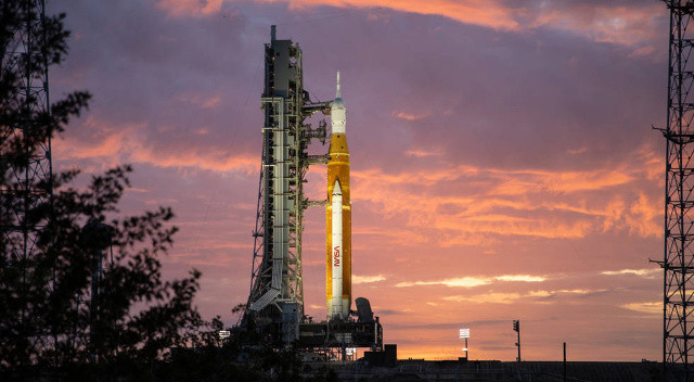 Uzayda yeni bir çağ başlıyor... NASA 50 yıl sonra Ay yolunda: İnsan kolonisi için üs kuracak Uzayda yeni bir çağ başlıyor... NASA 50 yıl sonra Ay yolunda: İnsan kolonisi için üs kuracak