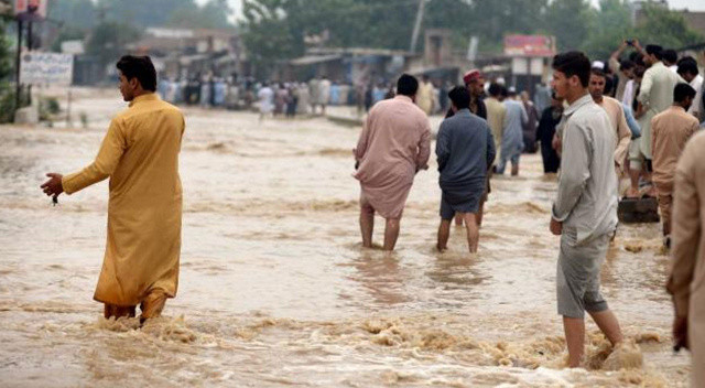 Pakistan'da tahliye işlemleri sürüyor: Son 24 saatte 246 kişi kurtarıldı Pakistan'da tahliye işlemleri sürüyor: Son 24 saatte 246 kişi kurtarıldı