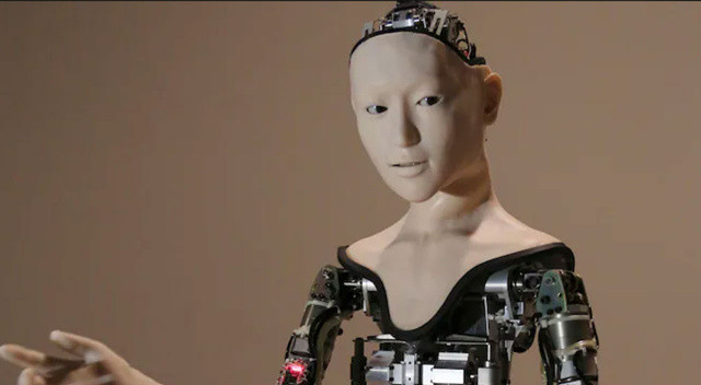 Pop star insansı robot : Ölen şarkıcının kopyasını yaptılar Pop star insansı robot : Ölen şarkıcının kopyasını yaptılar