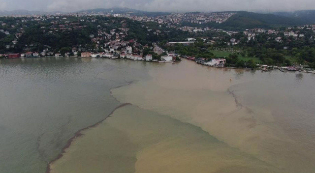 Sağanak sonrası İstanbul Boğazı çamura bulandı Sağanak sonrası İstanbul Boğazı çamura bulandı