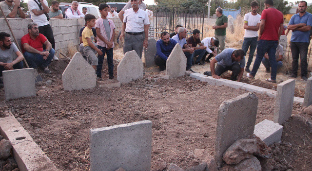 Şırnak&#039;ta katliam yapan babanın öldürdüğü anne ve kızları toprağa verildi