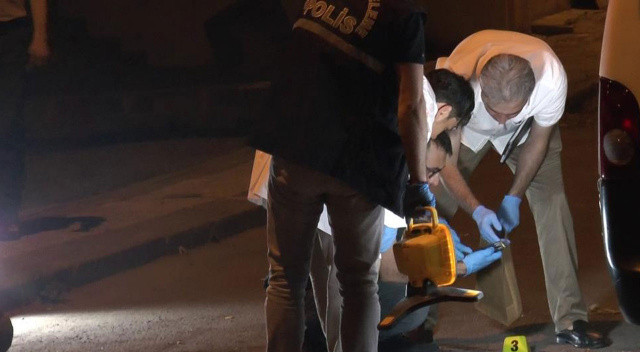 Torbacıların uyuşturucu kavgasında kan aktı: 1 ölü, 1 yaralı Torbacıların uyuşturucu kavgasında kan aktı: 1 ölü, 1 yaralı