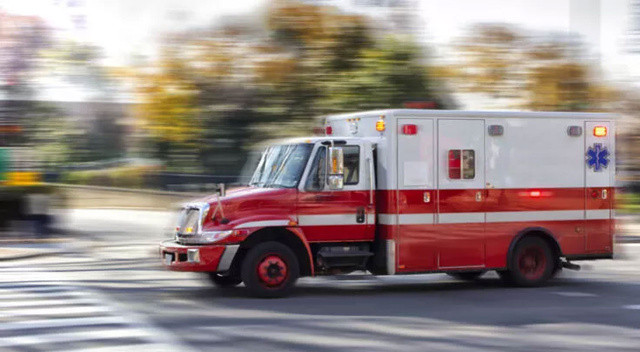 Yer İngiltere: Yaşlı kadın 40 saat ambulans bekledi